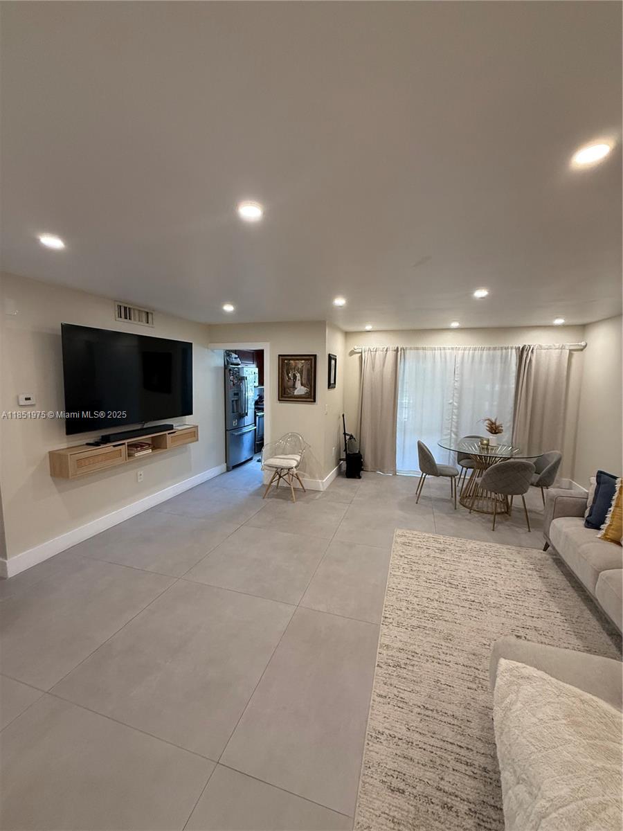 CYPRESS TREE CONDO BLDG 7 - Residential