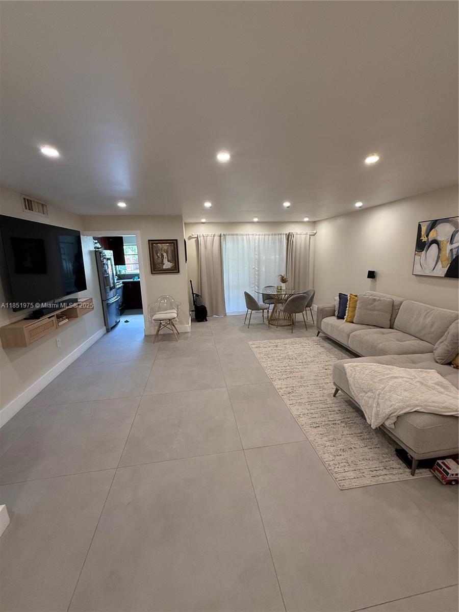 CYPRESS TREE CONDO BLDG 7 - Residential