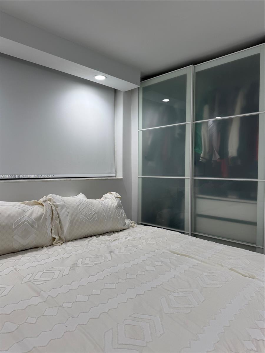 THE PRESIDENTIAL CONDO - Residential Lease