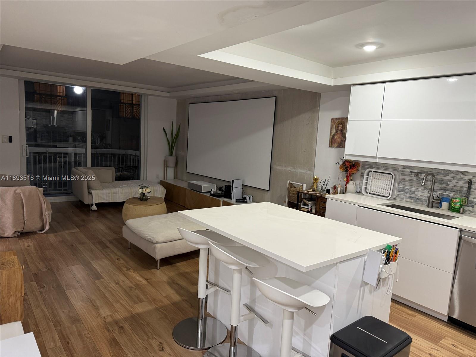 THE PRESIDENTIAL CONDO - Residential Lease