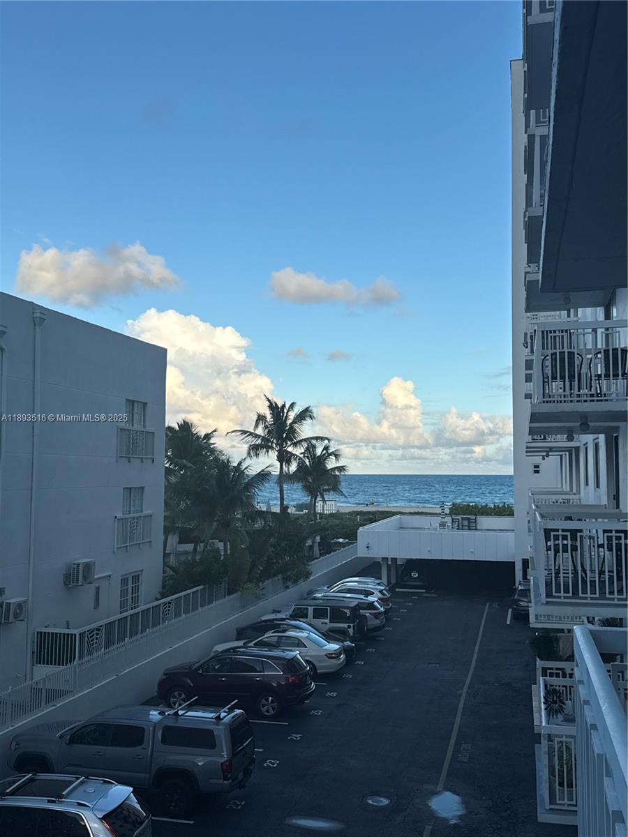 THE PRESIDENTIAL CONDO - Residential Lease