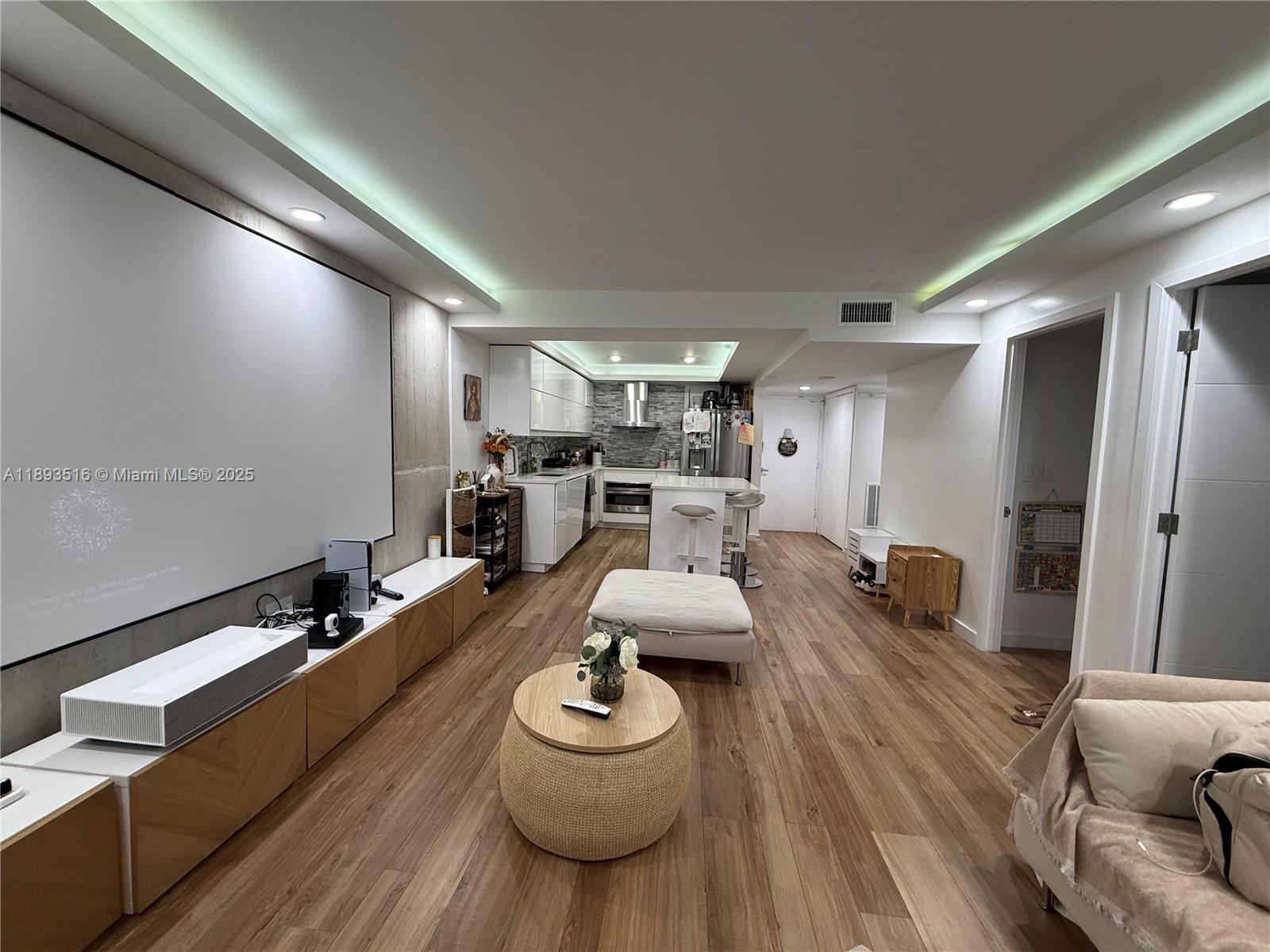 THE PRESIDENTIAL CONDO - Residential Lease