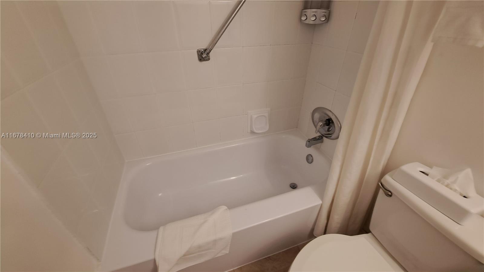 THE AVENTURA BEACH CLUB C - Residential