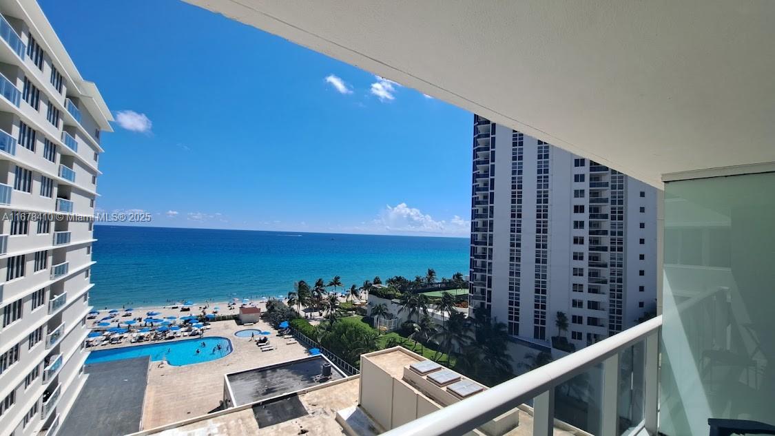 19201 Collins Ave 747