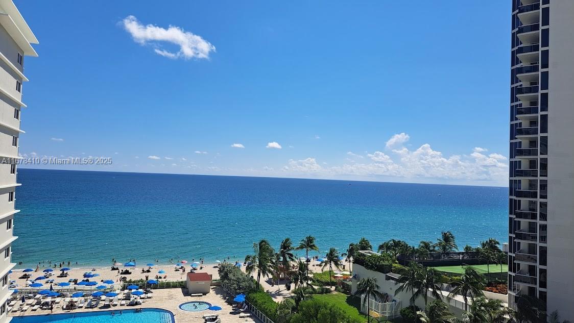 19201 Collins Ave 747
