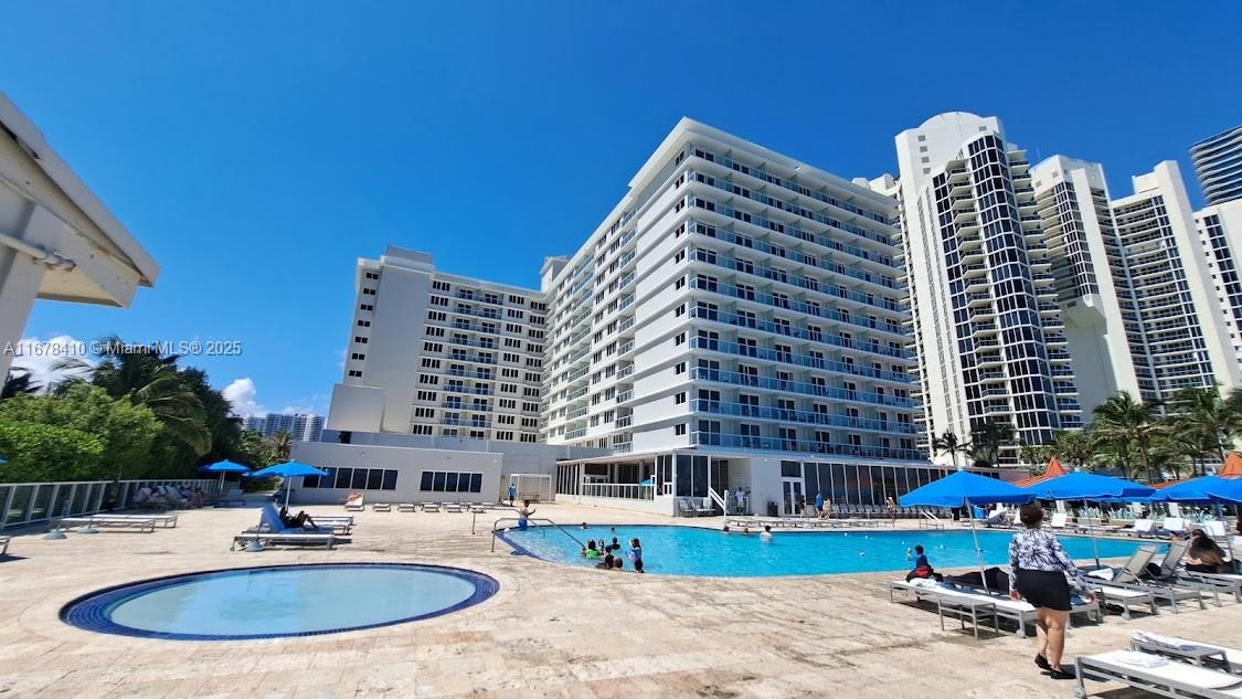 THE AVENTURA BEACH CLUB C - Residential