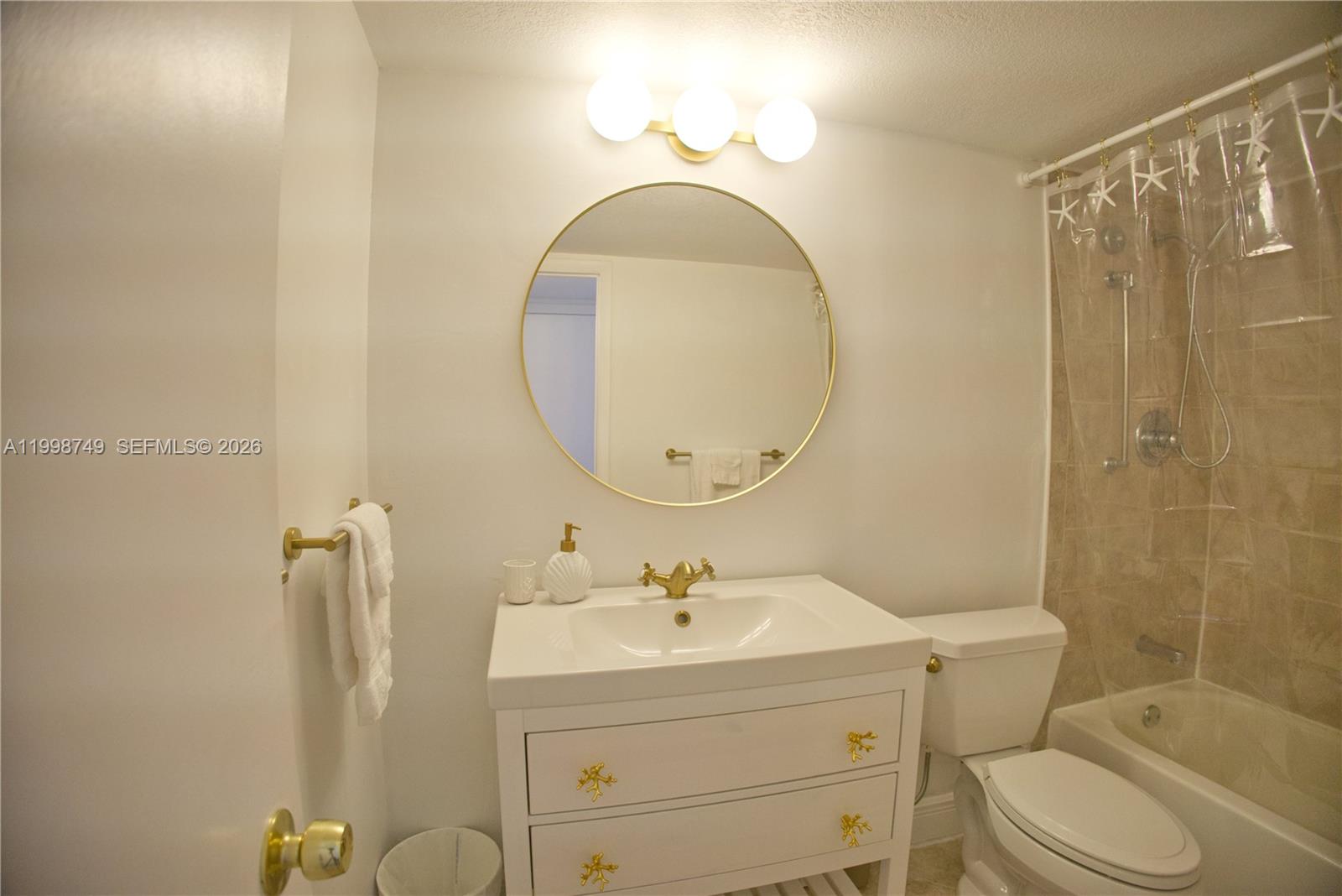 5555 Collins Ave 15M