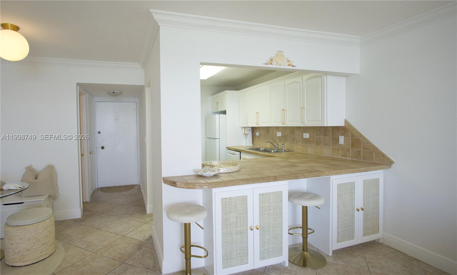 5555 Collins Ave 15M