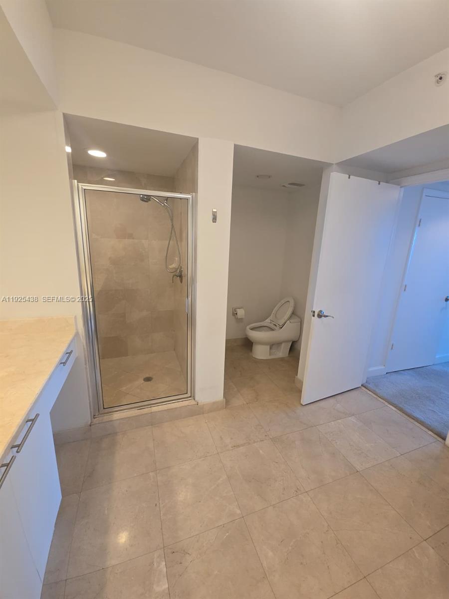 THE OAKS I CONDO - Residential Lease