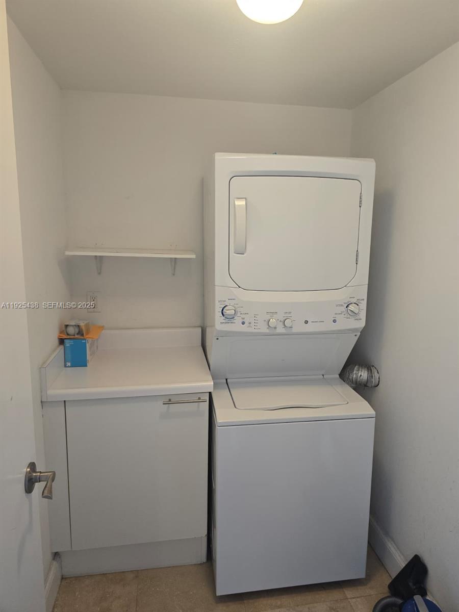 THE OAKS I CONDO - Residential Lease