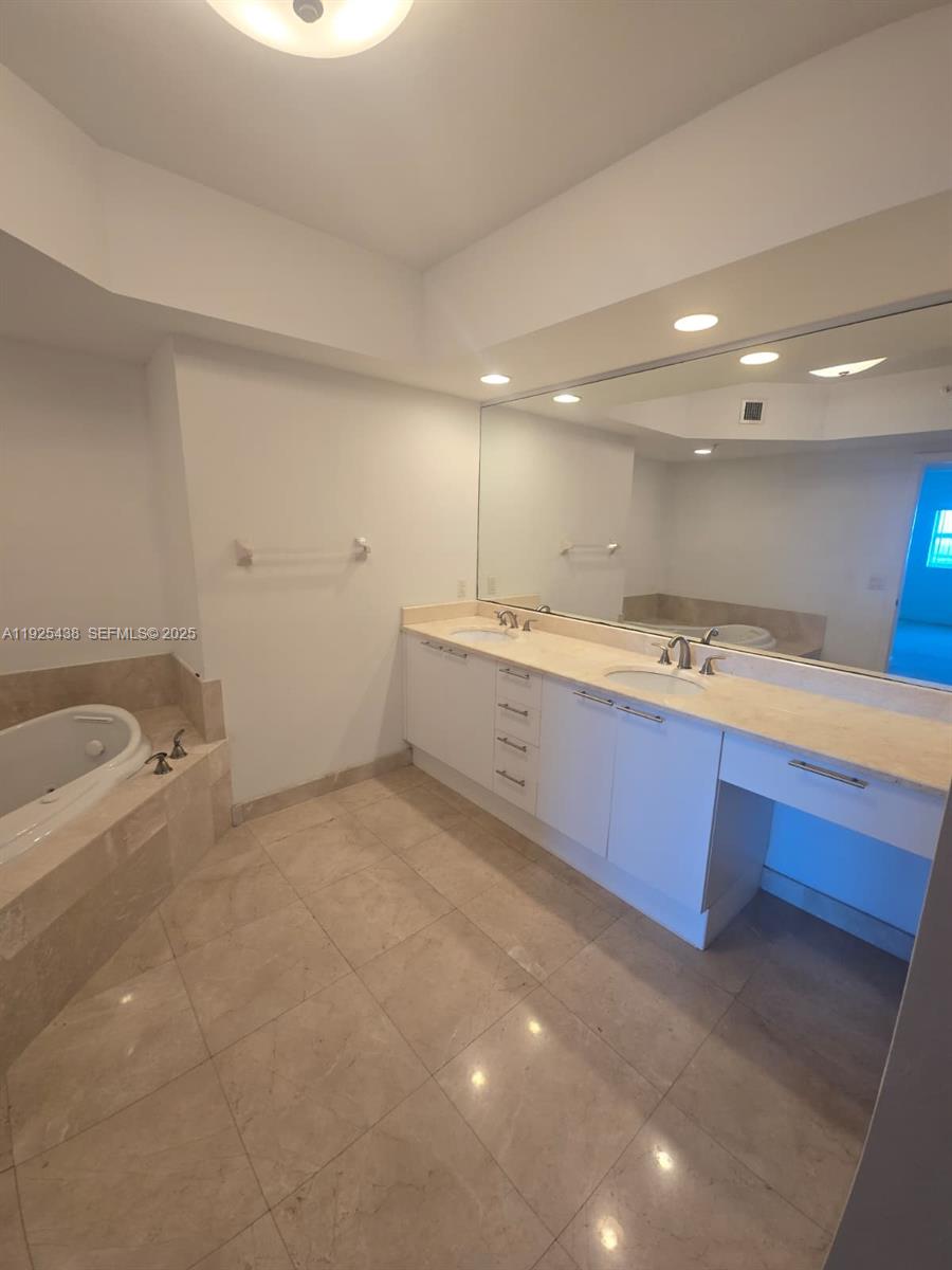 THE OAKS I CONDO - Residential Lease