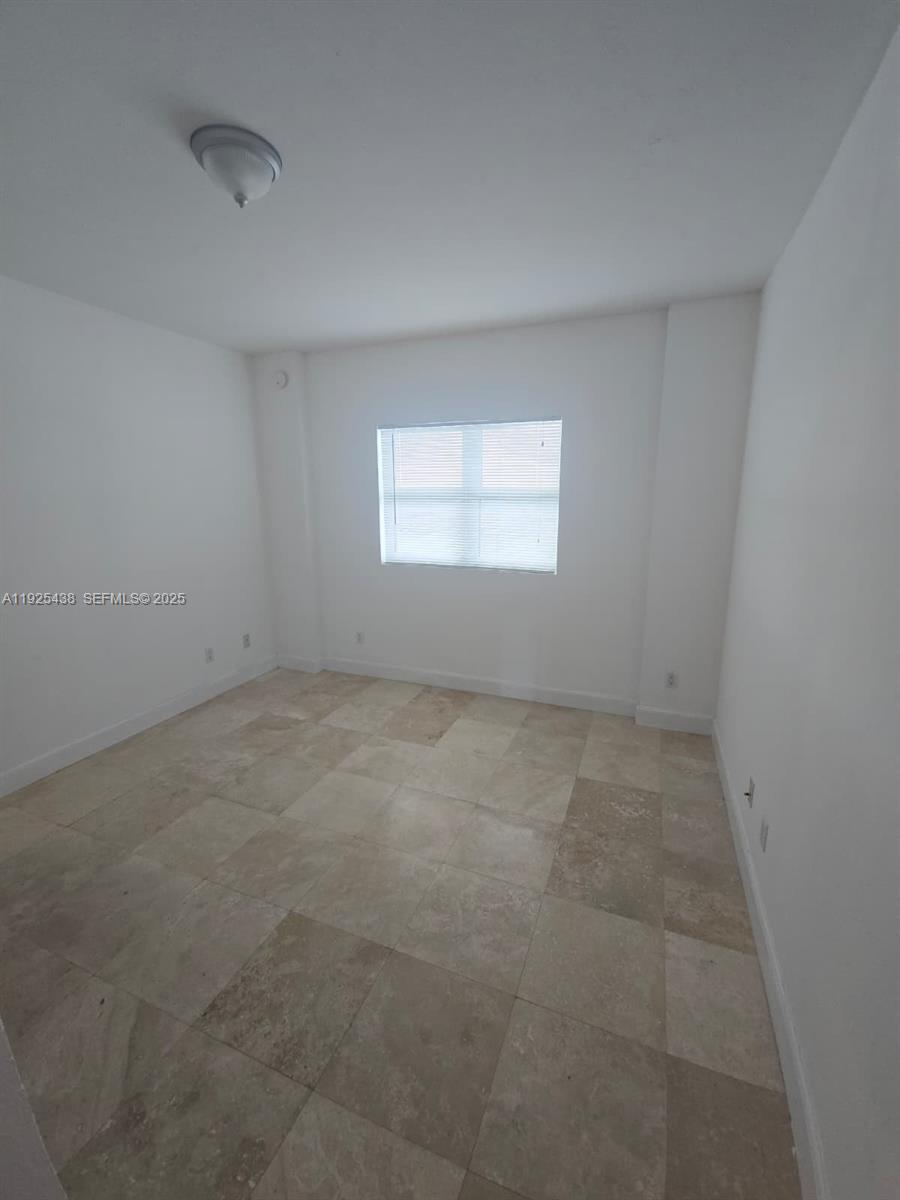 THE OAKS I CONDO - Residential Lease