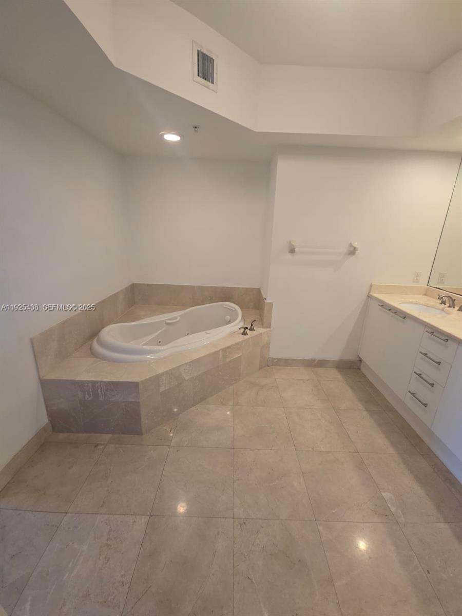 THE OAKS I CONDO - Residential Lease