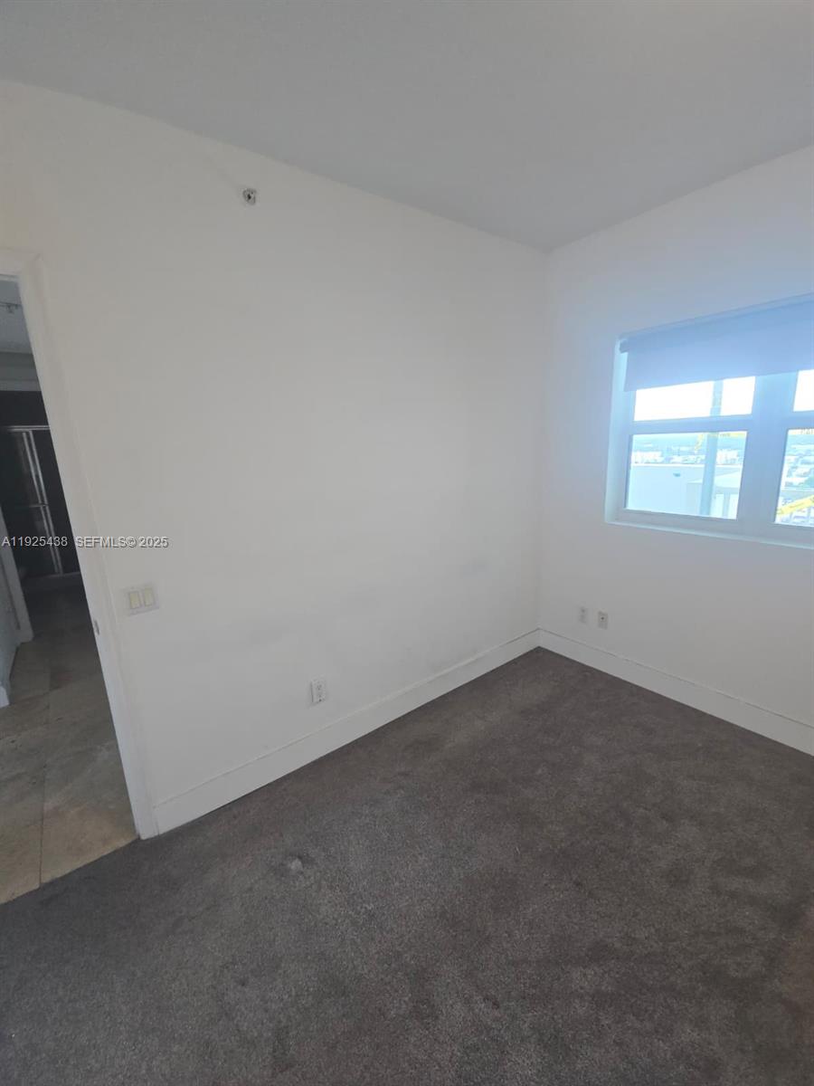 THE OAKS I CONDO - Residential Lease