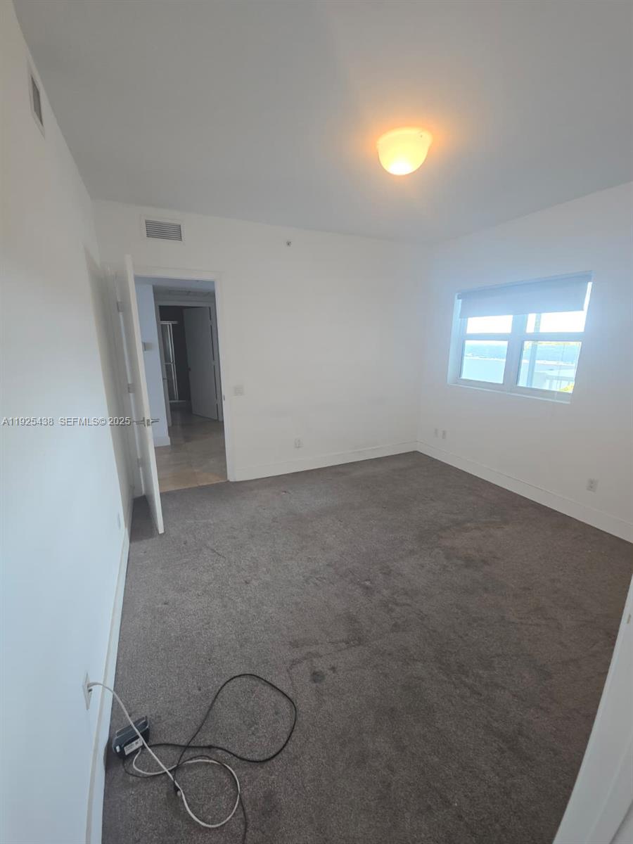 THE OAKS I CONDO - Residential Lease