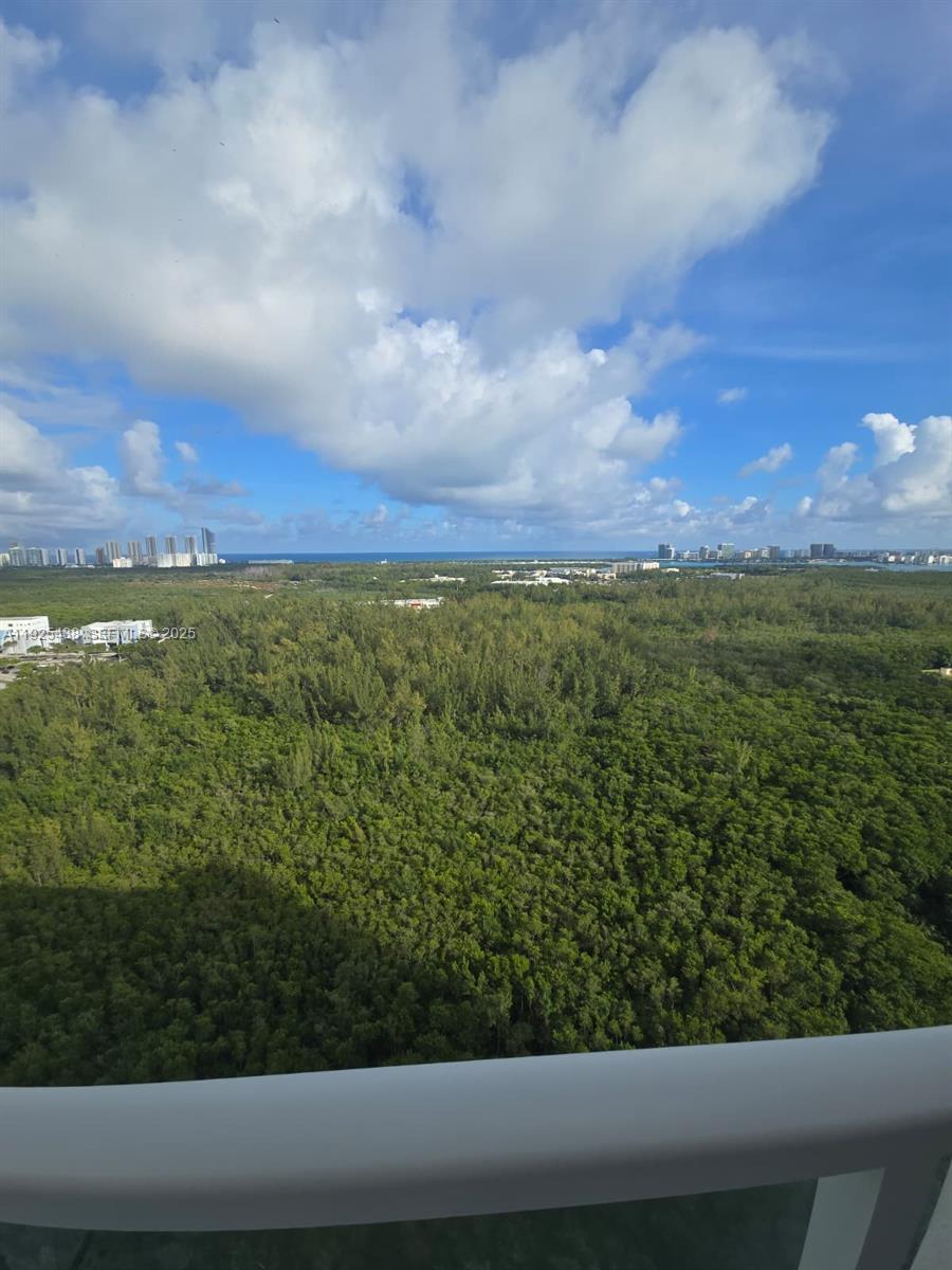 THE OAKS I CONDO - Residential Lease