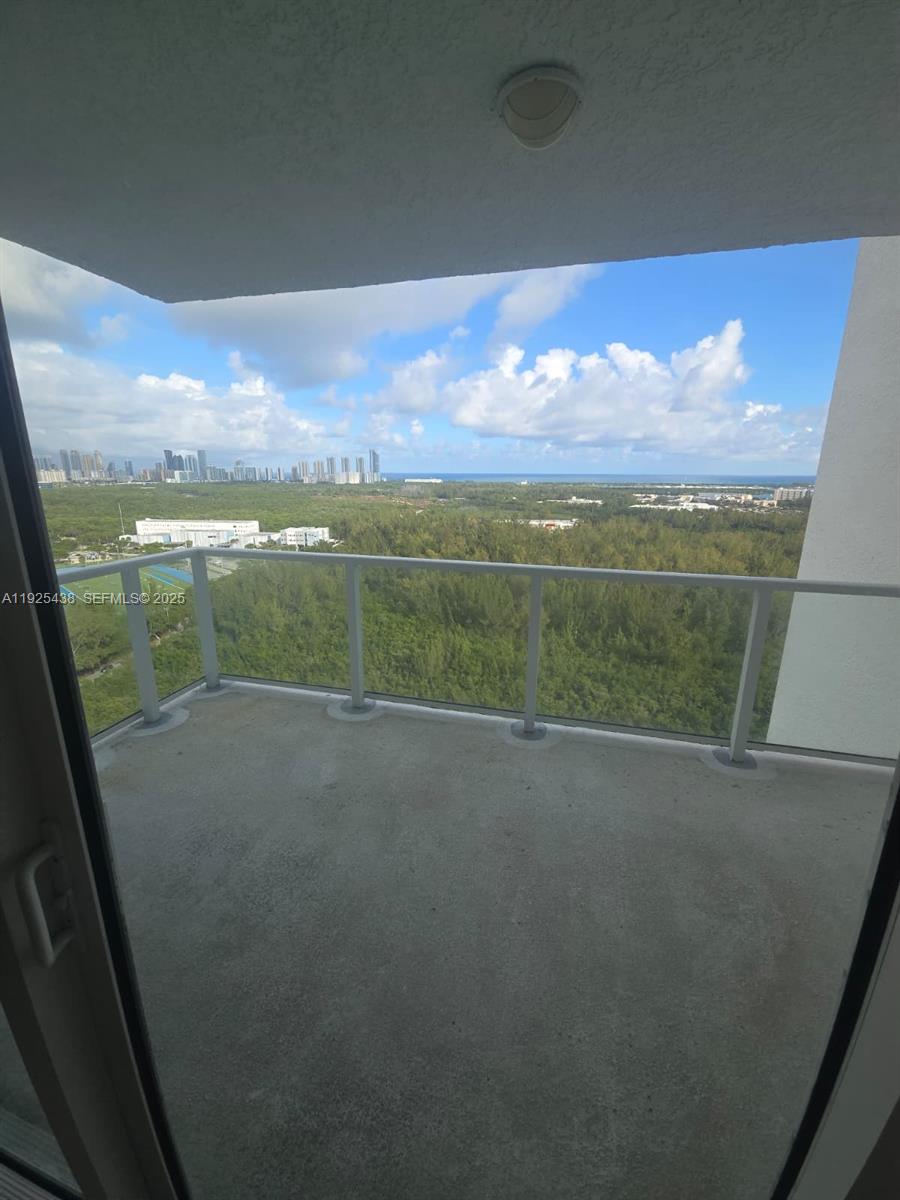 THE OAKS I CONDO - Residential Lease