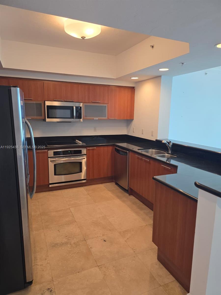 THE OAKS I CONDO - Residential Lease