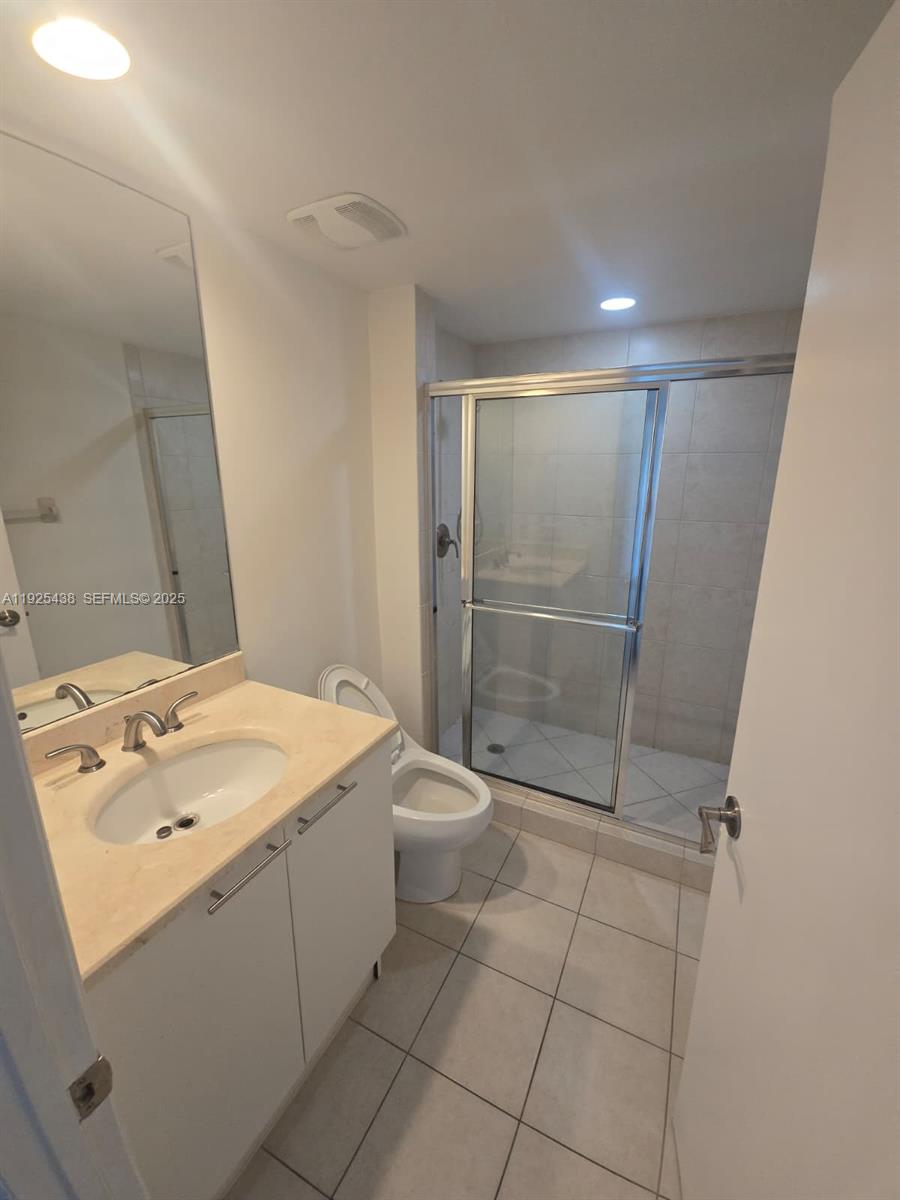 THE OAKS I CONDO - Residential Lease