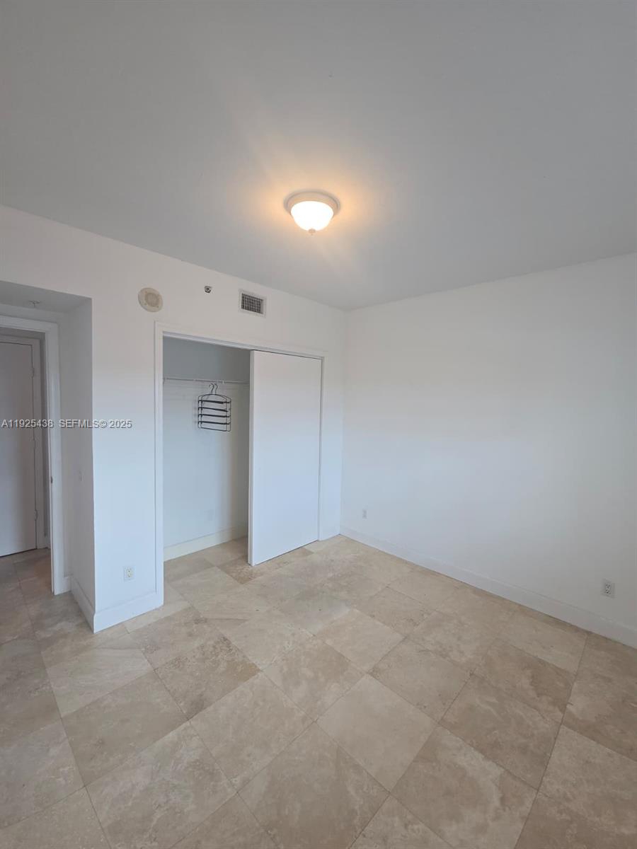 THE OAKS I CONDO - Residential Lease