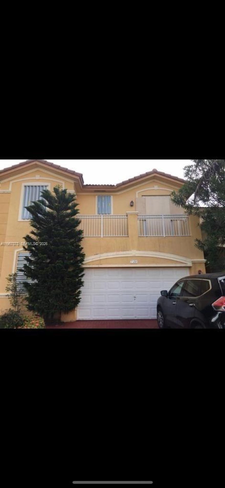 Beautiful!!! corner home near a major avenue with immediate access to the Florida Turnpike. No side neighbors, offering enhanced privacy, and a spacious backyard. Features five bedrooms and five bathrooms. Located in a gated community with private access and amenities, close to top-rated schools.