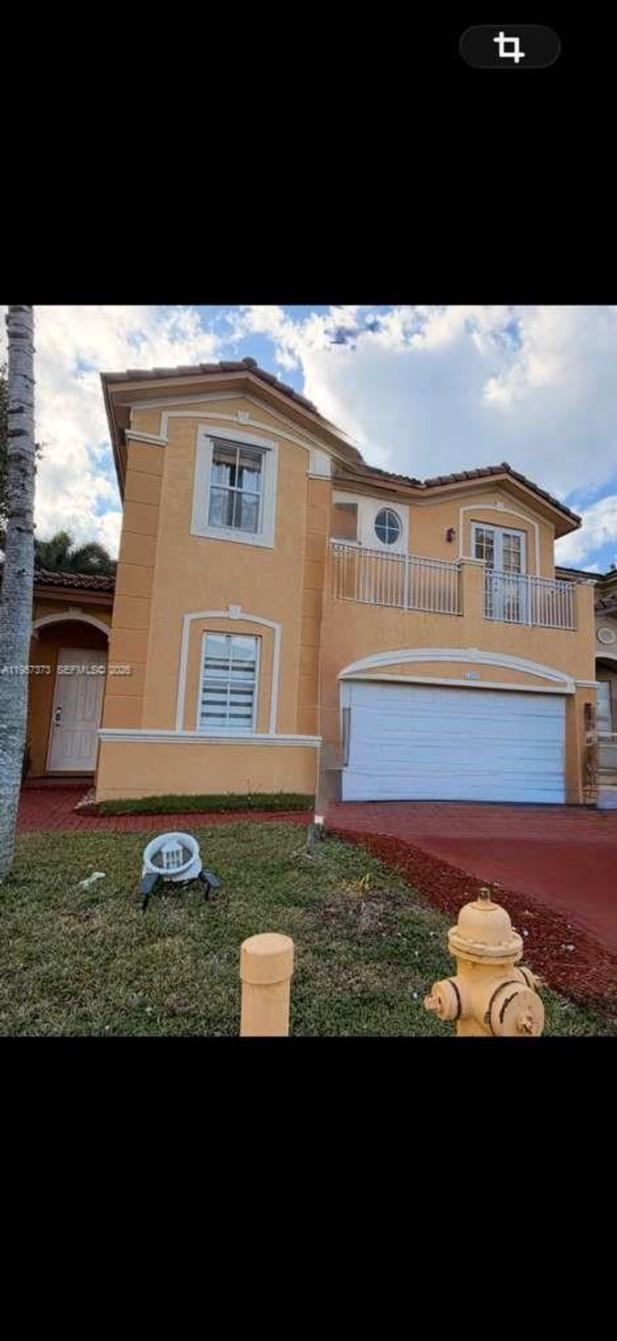 Beautiful!!! corner home near a major avenue with immediate access to the Florida Turnpike. No side neighbors, offering enhanced privacy, and a spacious backyard. Features five bedrooms and five bathrooms. Located in a gated community with private access and amenities, close to top-rated schools.