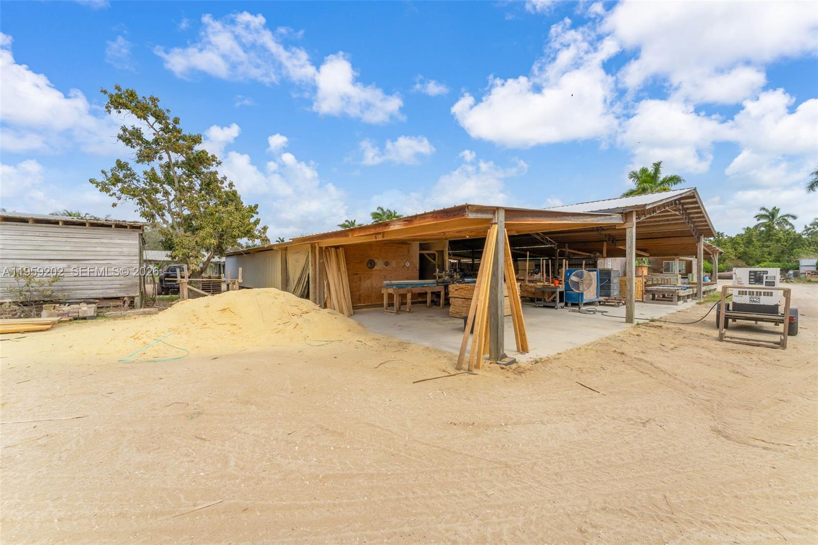 REDLAND 4/2 HOME EVENTS - Residential