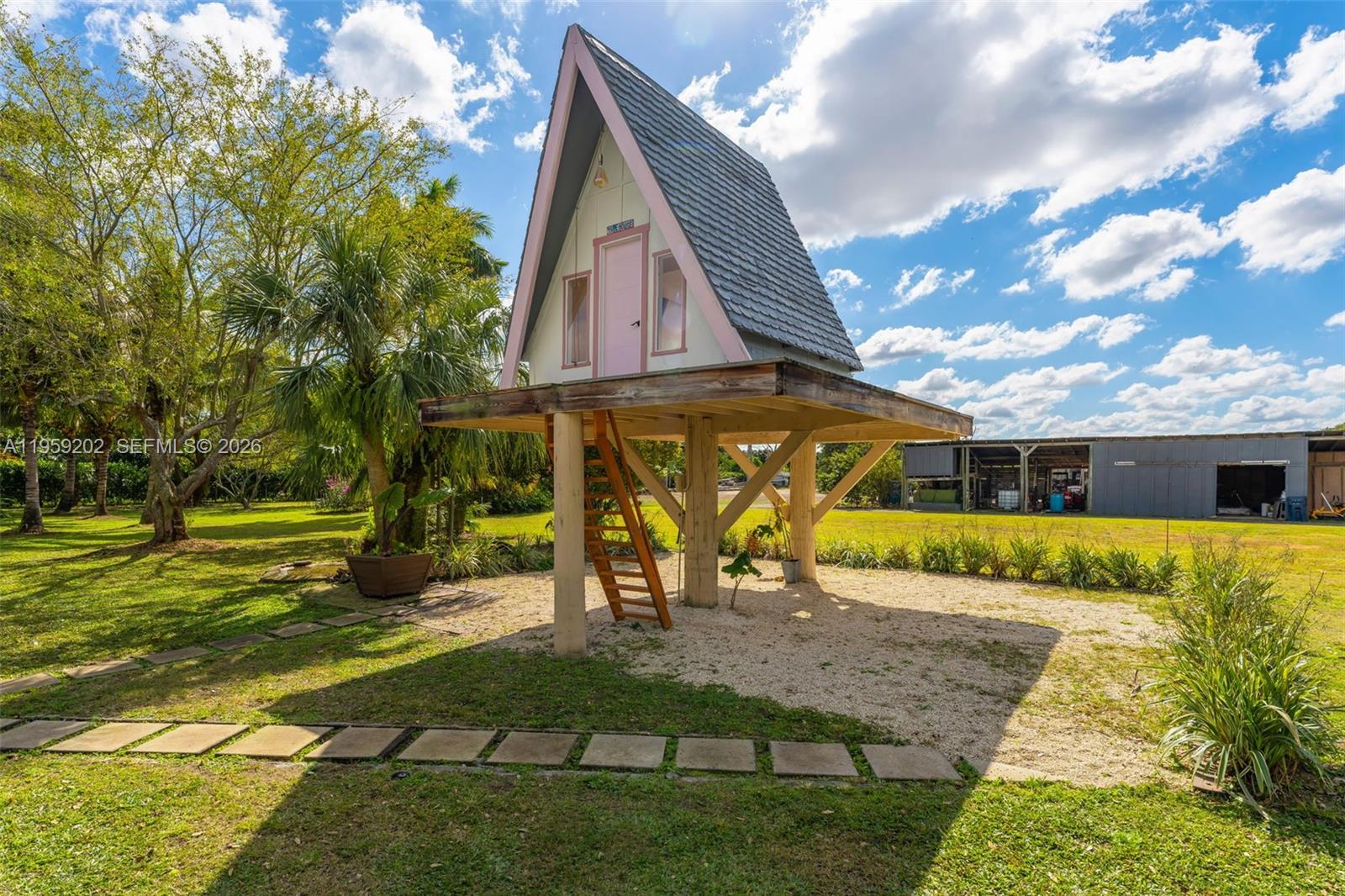 REDLAND 4/2 HOME EVENTS - Residential