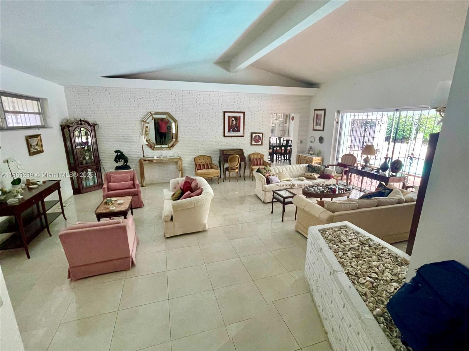 1535 Mercado Ave