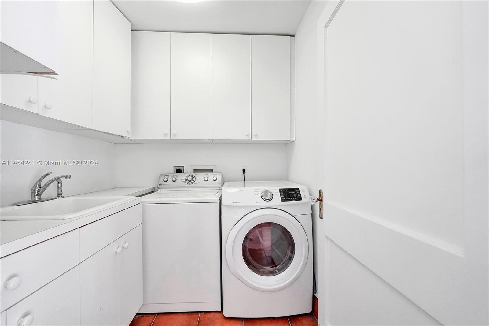 CORAL GABLES RIVIERA SEC - Residential