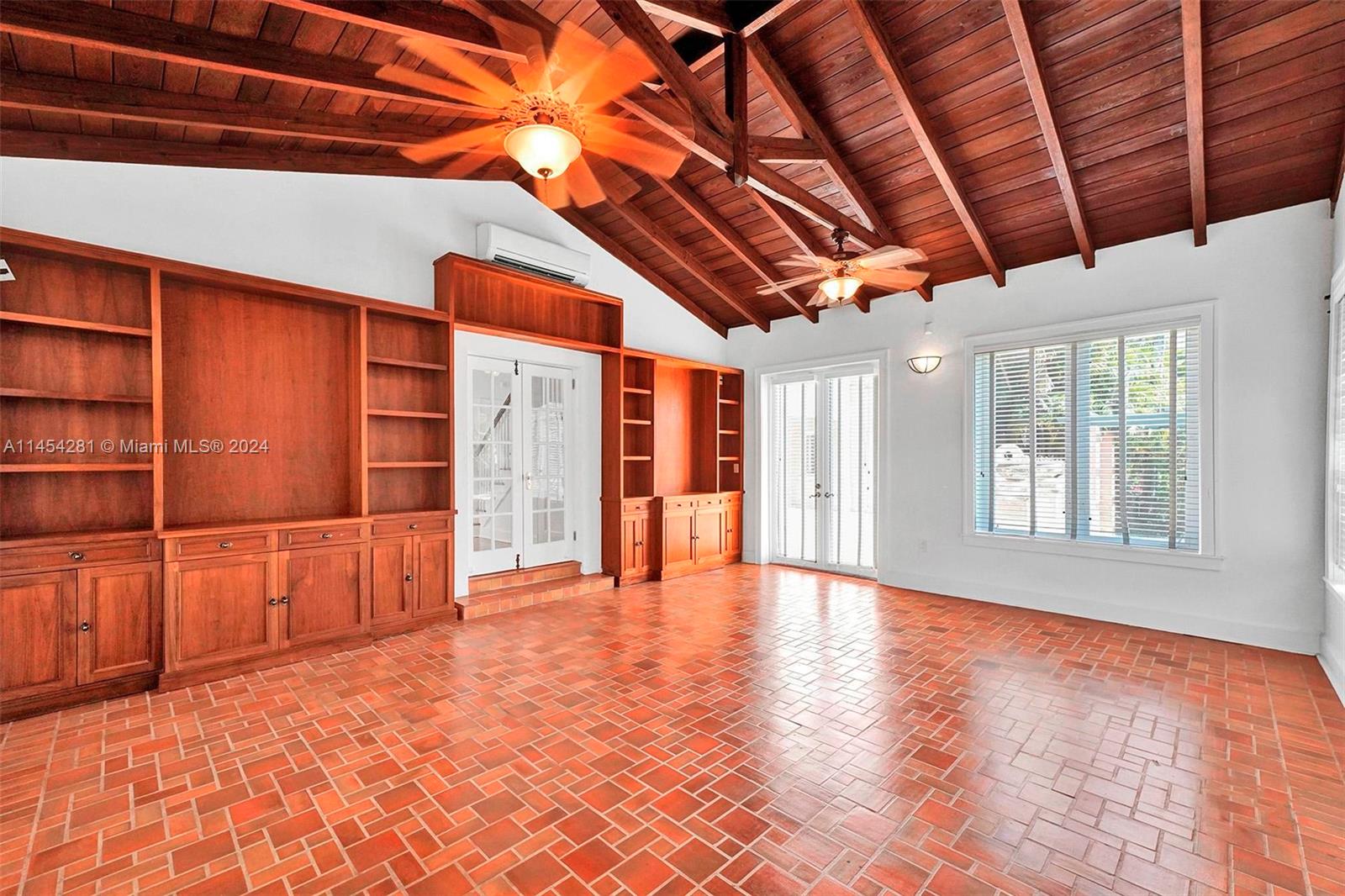 CORAL GABLES RIVIERA SEC - Residential