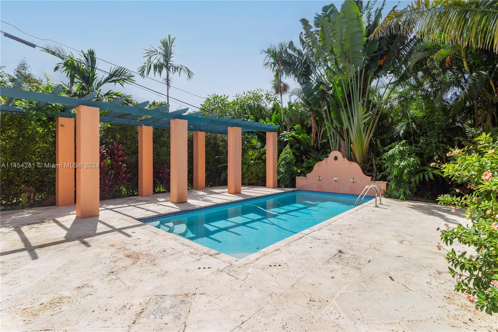 CORAL GABLES RIVIERA SEC - Residential