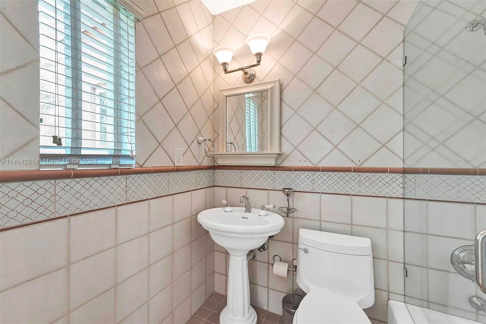 CORAL GABLES RIVIERA SEC - Residential