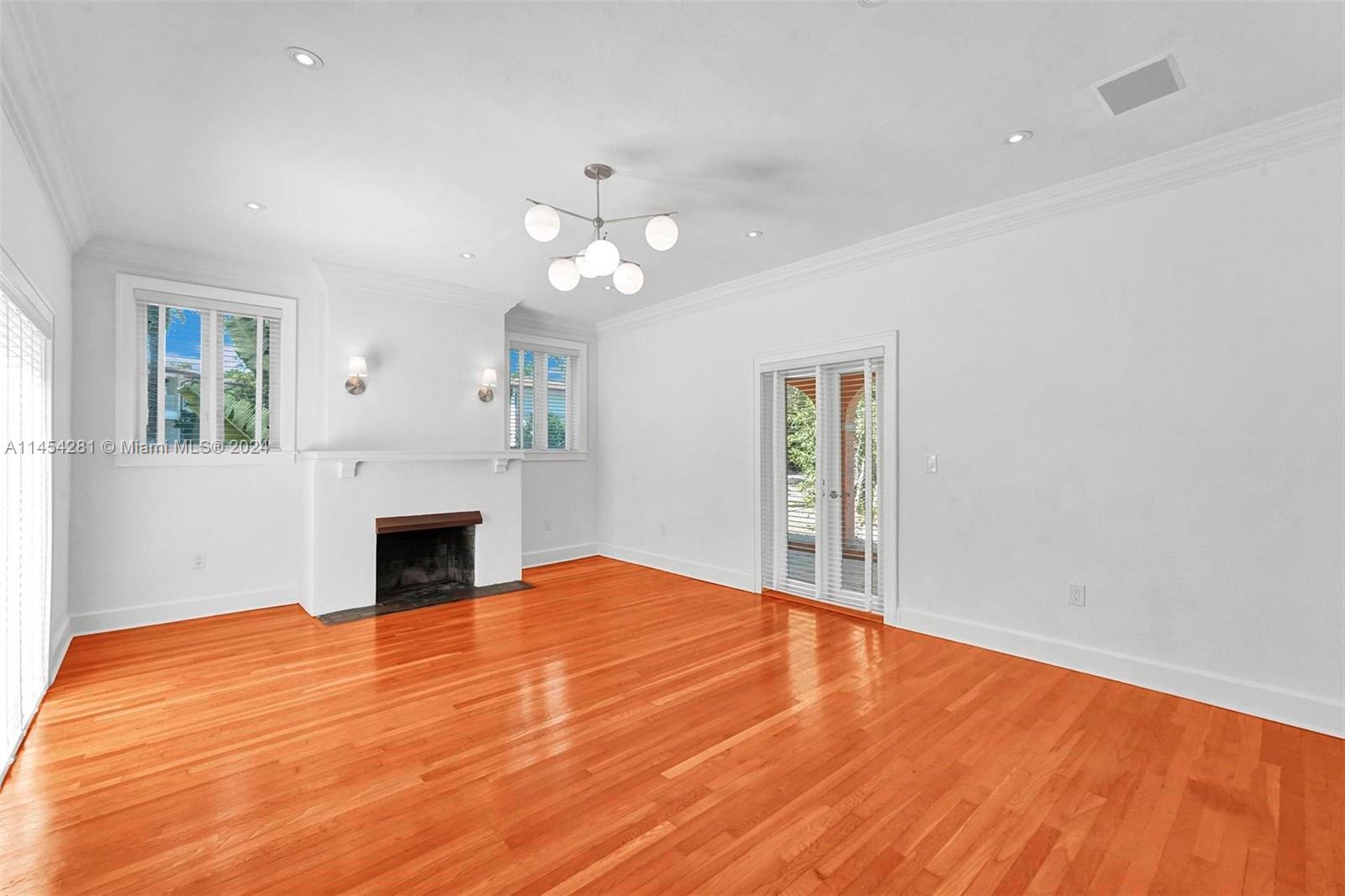 CORAL GABLES RIVIERA SEC - Residential