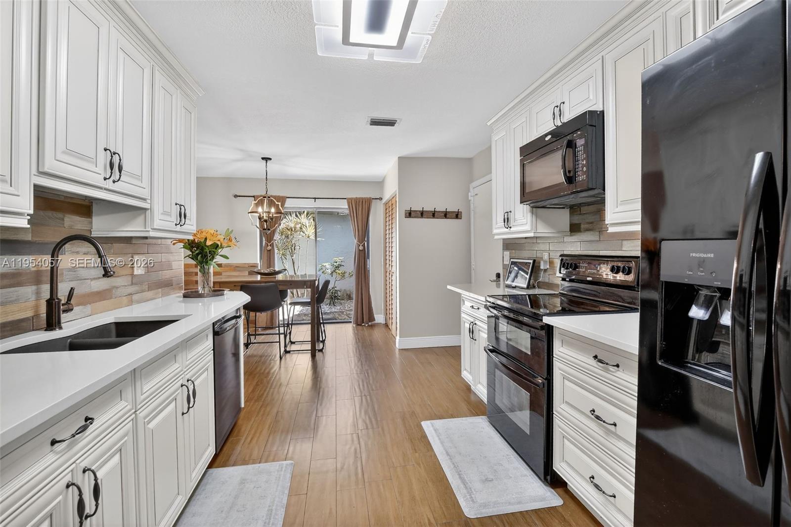 CROSS CREEK AT JACARANDA - Residential