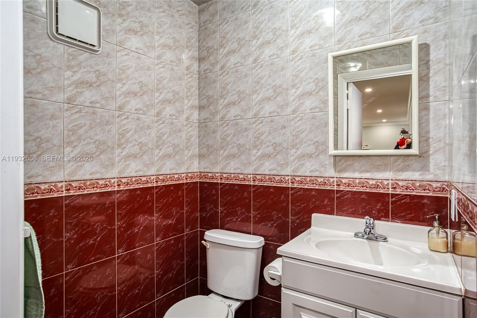 ELSINORE BEACH BOULEVARD - Residential Income