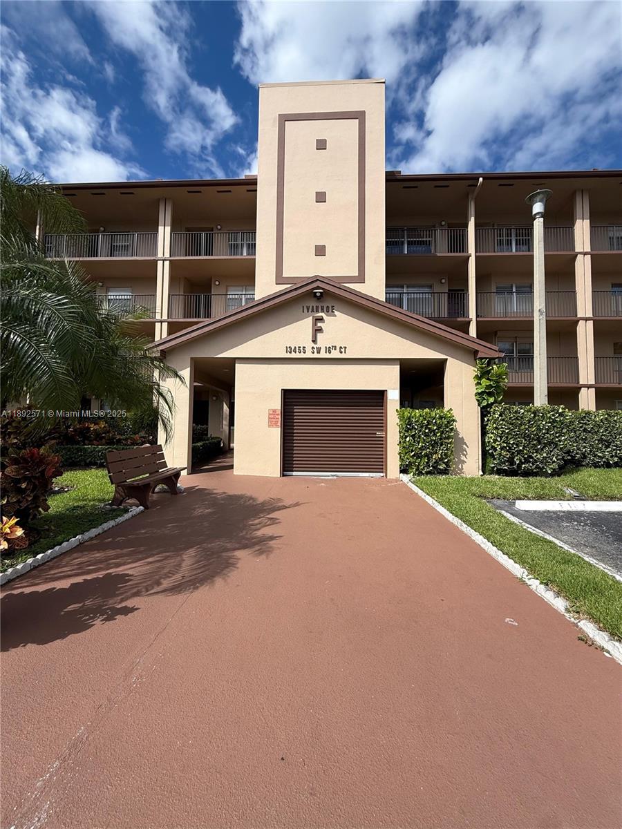 IVANHOE EAST AT CENTURY V - Residential