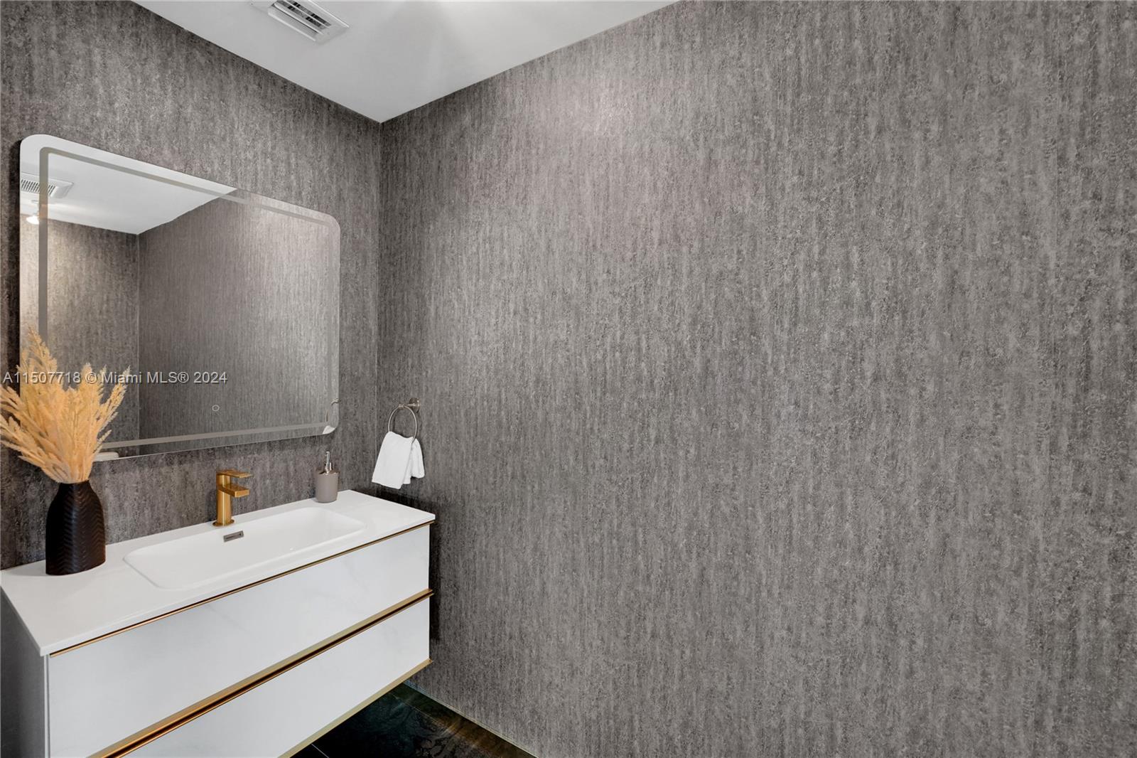 TEN MUSEUM PK RESIDENTIAL - Residential