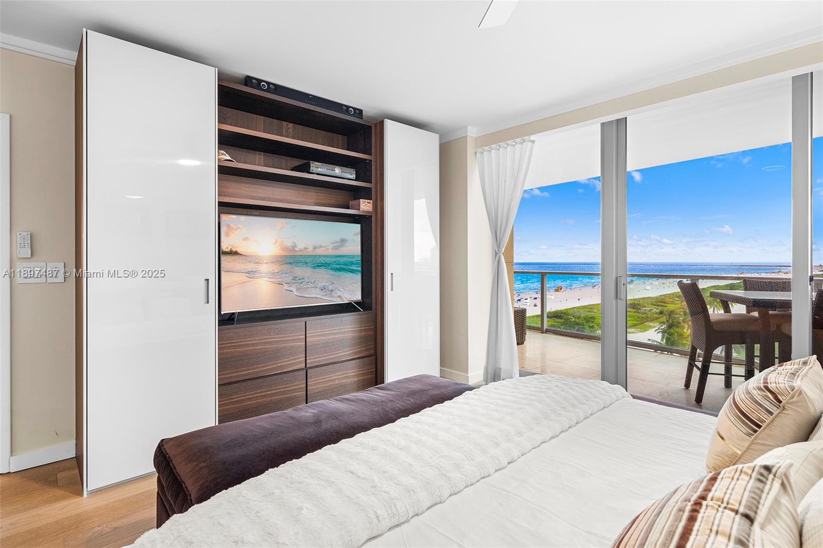 IL VILLAGGIO ON SOUTH BEA - Residential Lease