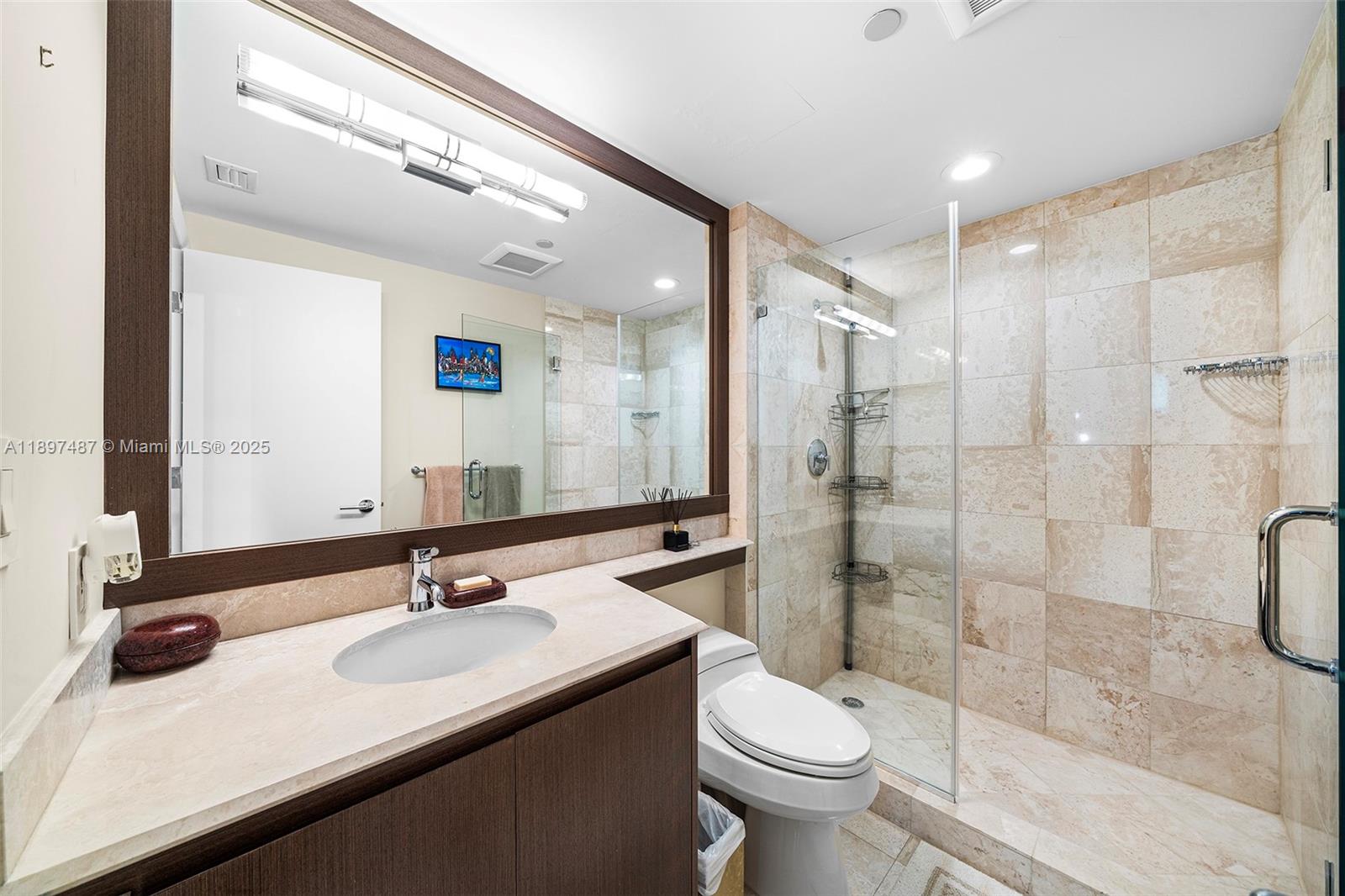 IL VILLAGGIO ON SOUTH BEA - Residential Lease