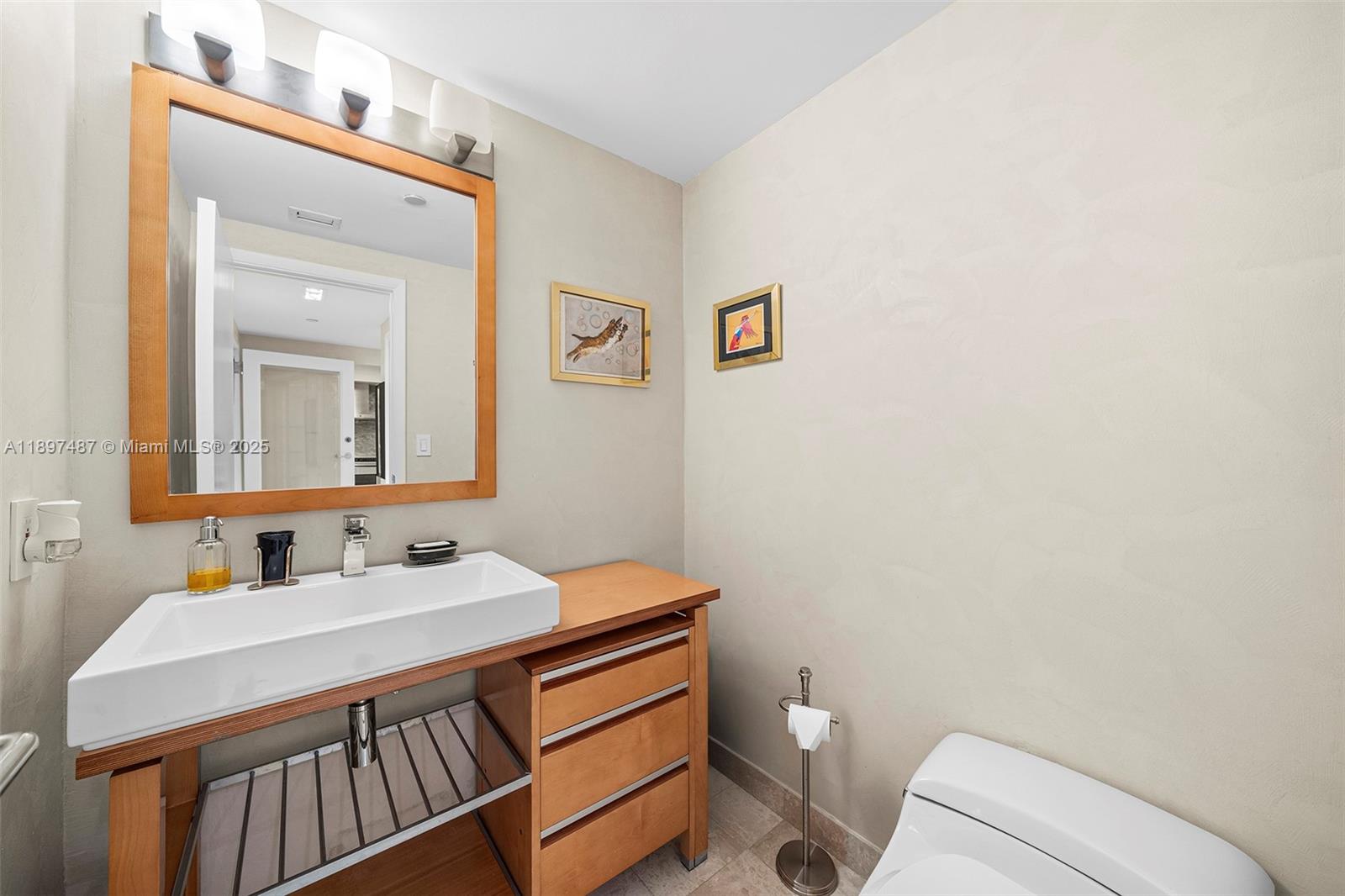 IL VILLAGGIO ON SOUTH BEA - Residential Lease