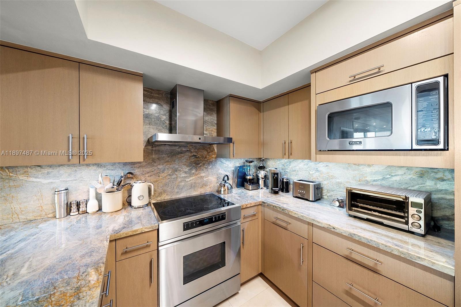 IL VILLAGGIO ON SOUTH BEA - Residential Lease