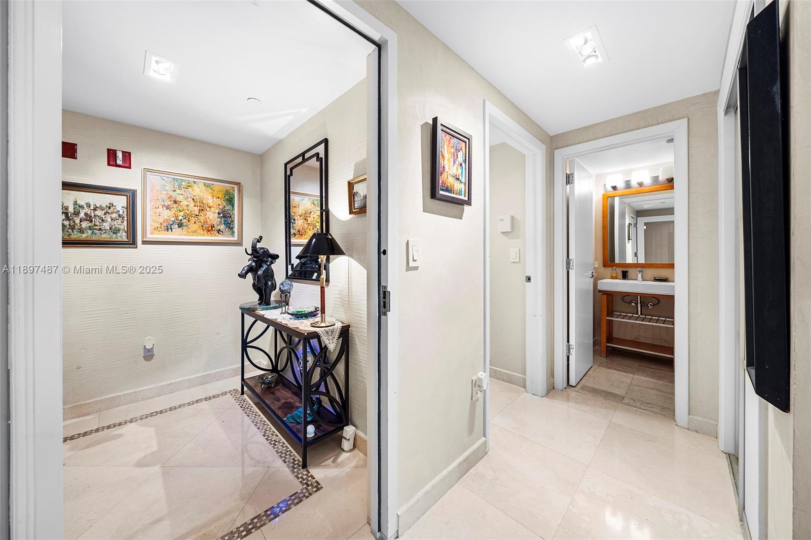 IL VILLAGGIO ON SOUTH BEA - Residential Lease