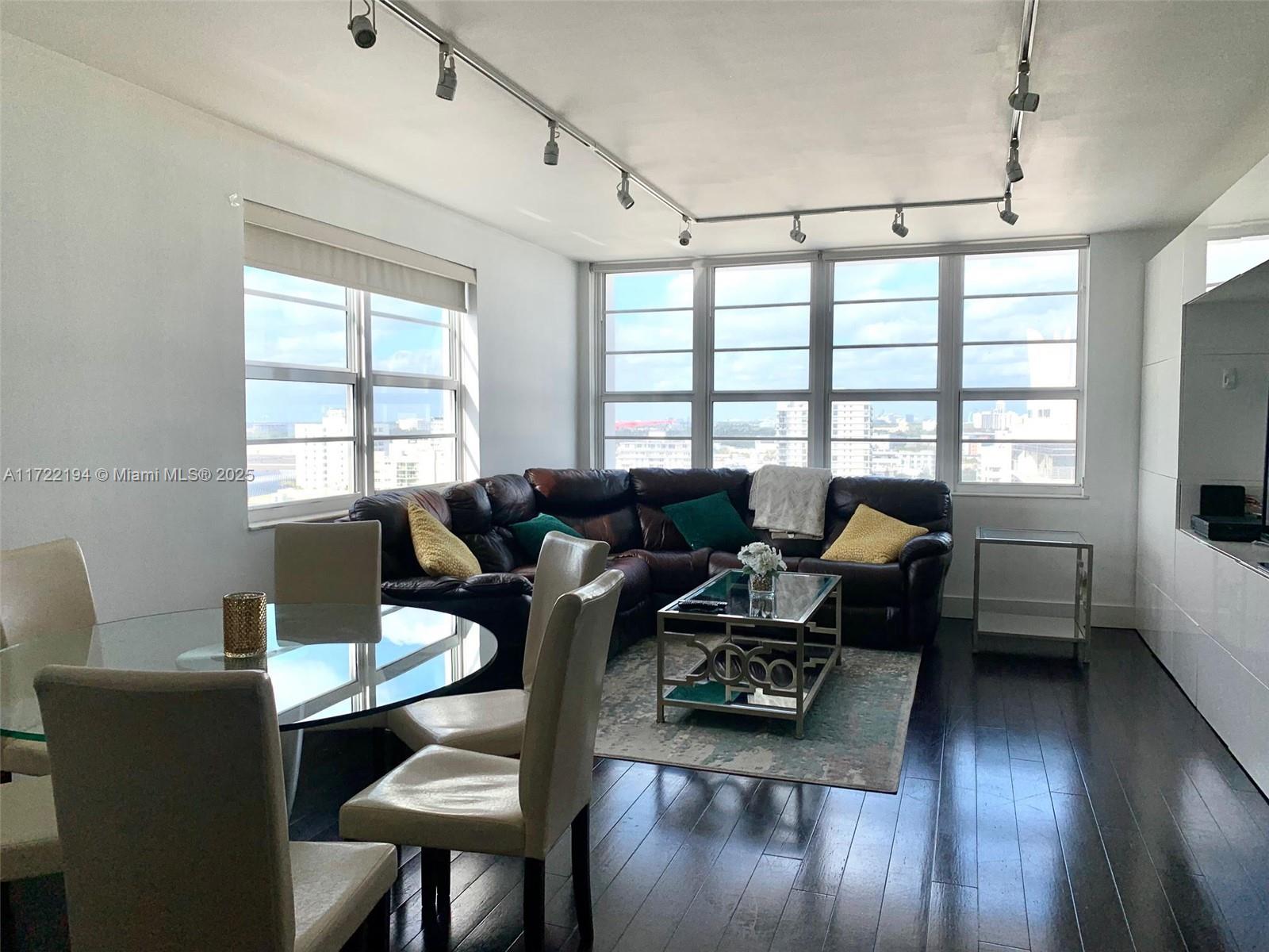 Rental Property at 100 Lincoln Rd 1514, Miami Beach, Miami-Dade County, Florida - Bedrooms: 1 
Bathrooms: 1  - $3,200 MO.
