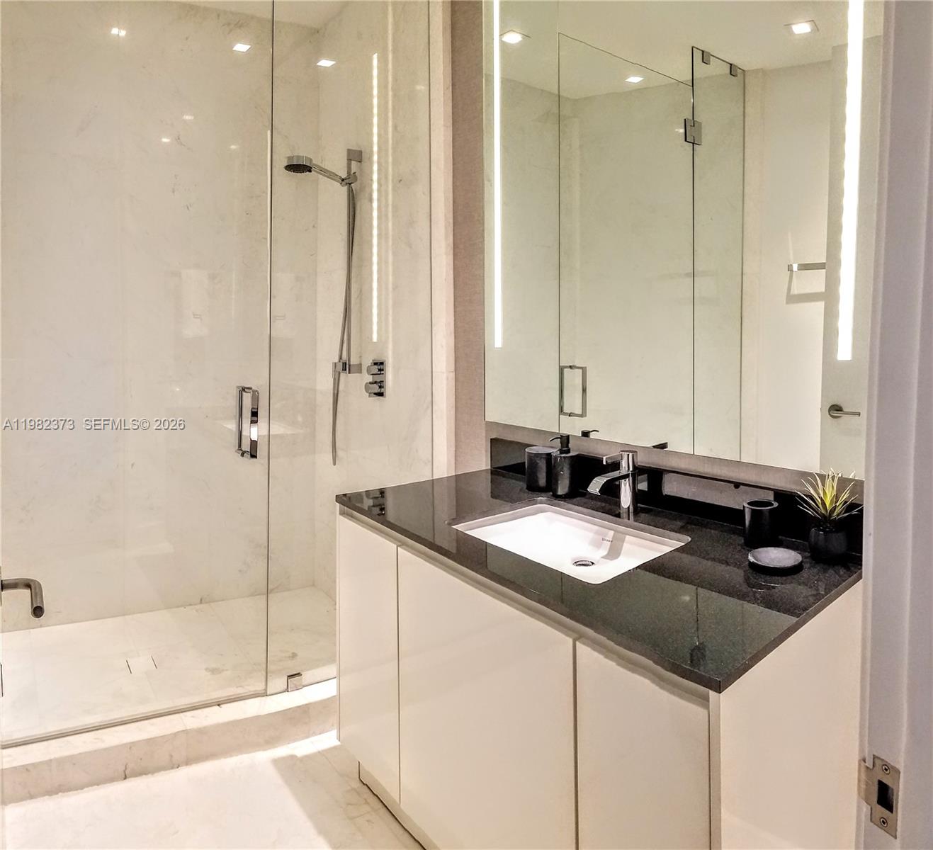 18555 COLLINS AVENUE COND - Residential