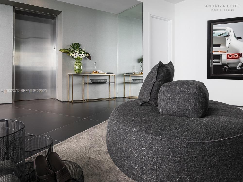 18555 COLLINS AVENUE COND - Residential