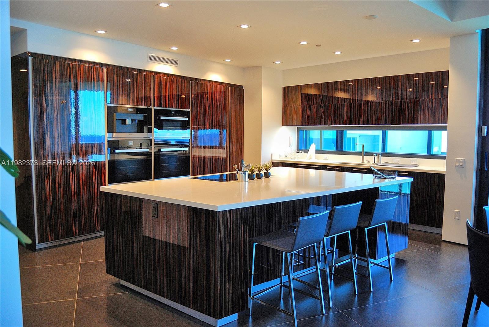 18555 COLLINS AVENUE COND - Residential