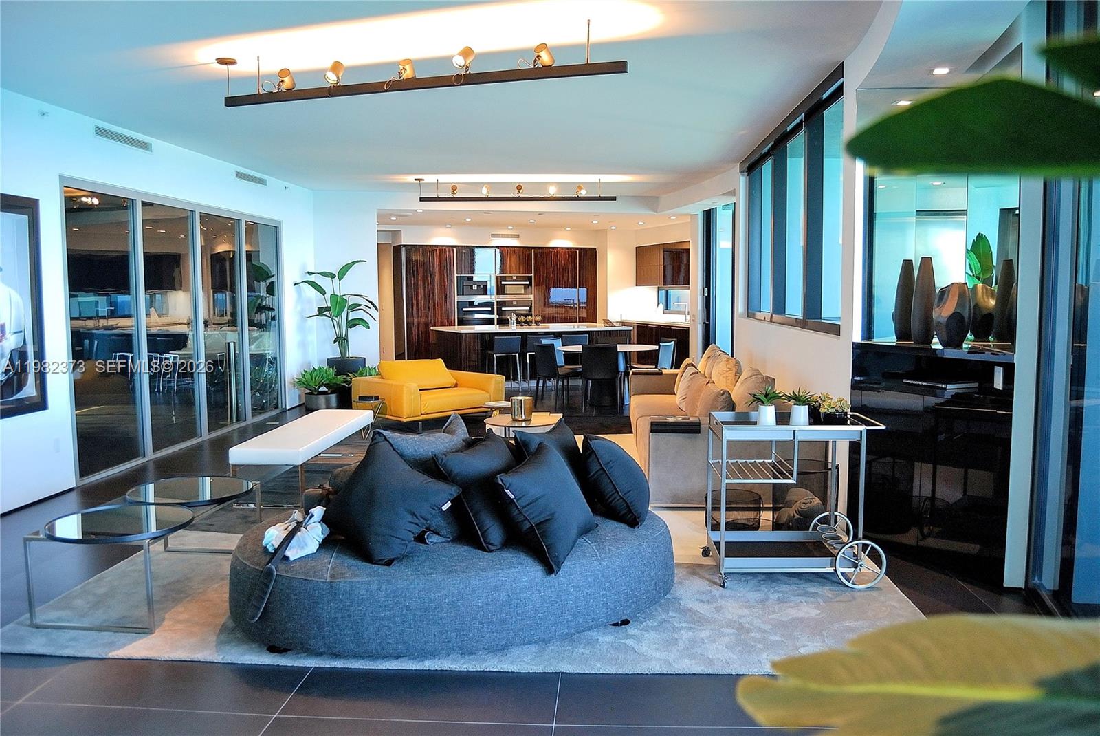 18555 COLLINS AVENUE COND - Residential