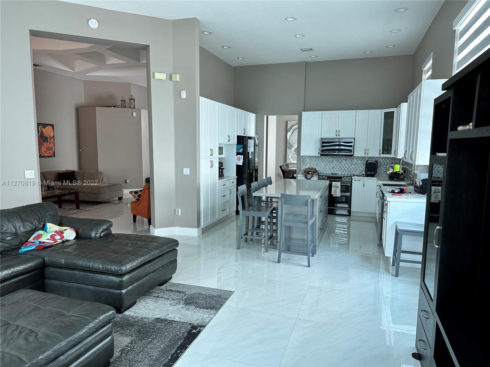 SESSA EIGHT - Residential