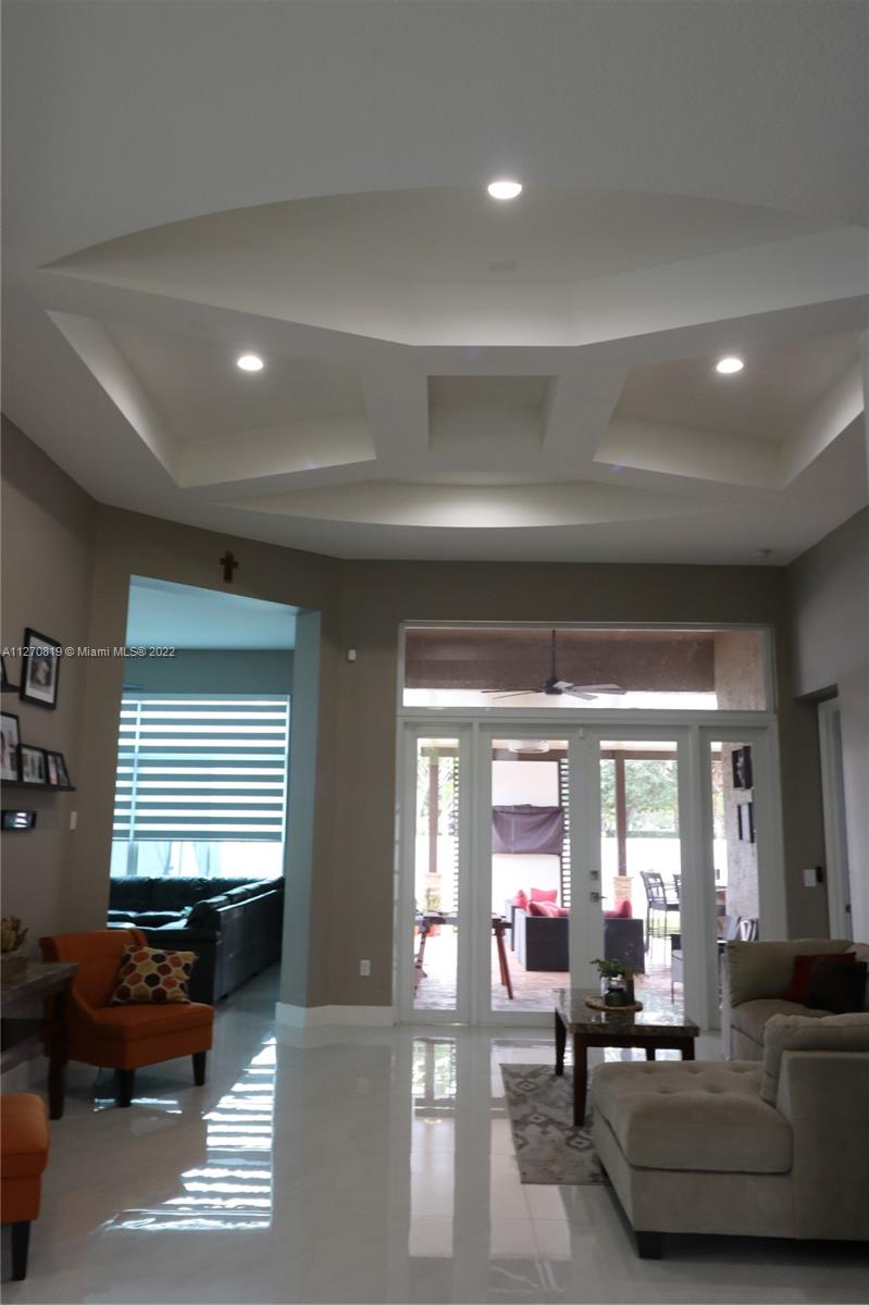 SESSA EIGHT - Residential